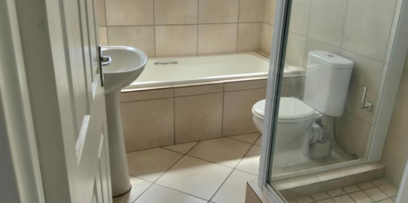 To Let 2 Bedroom Property for Rent in Buhrein Western Cape